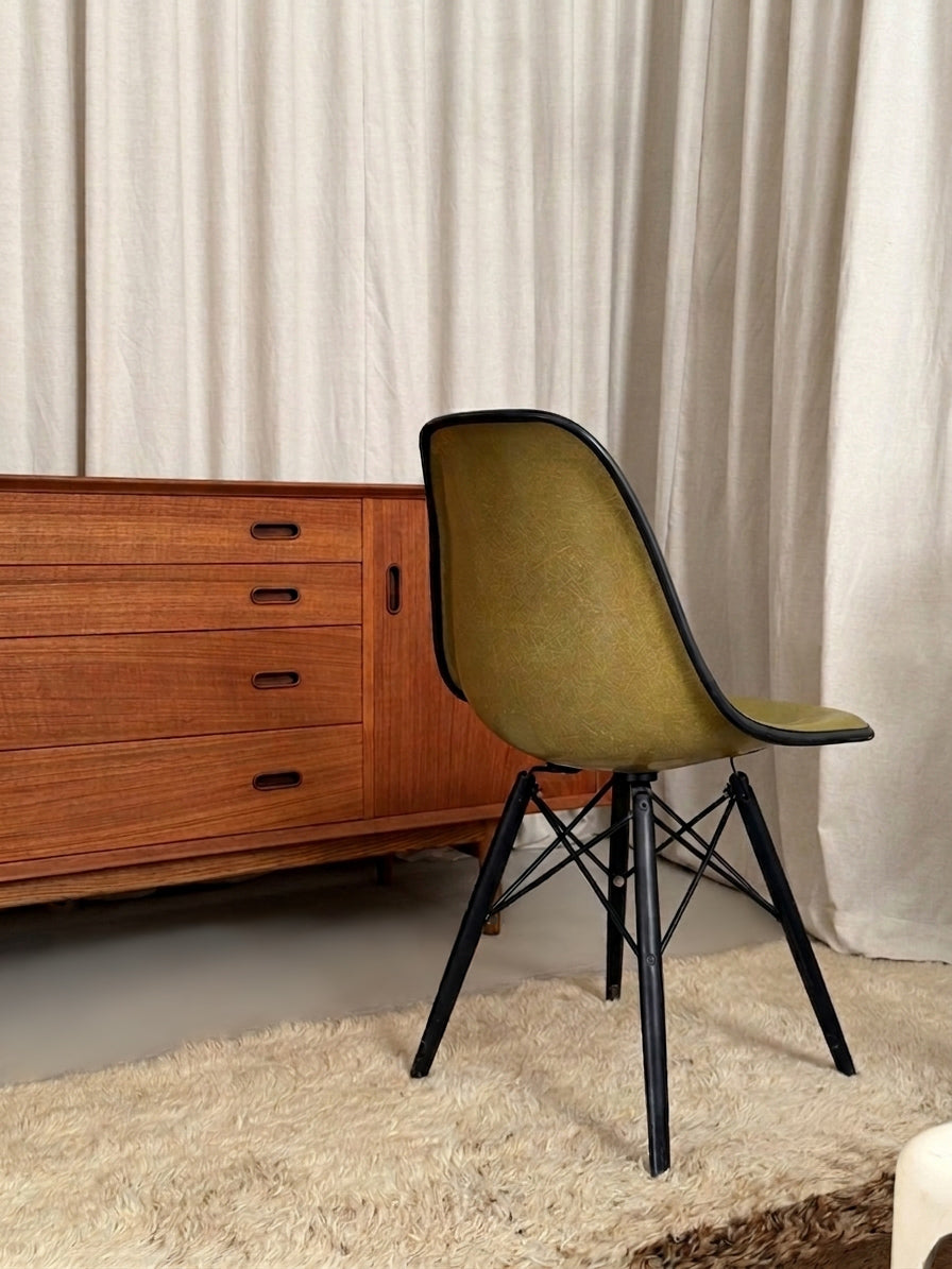 Chaise basse Eames par Charles & Ray Eames pour Herman Miller
