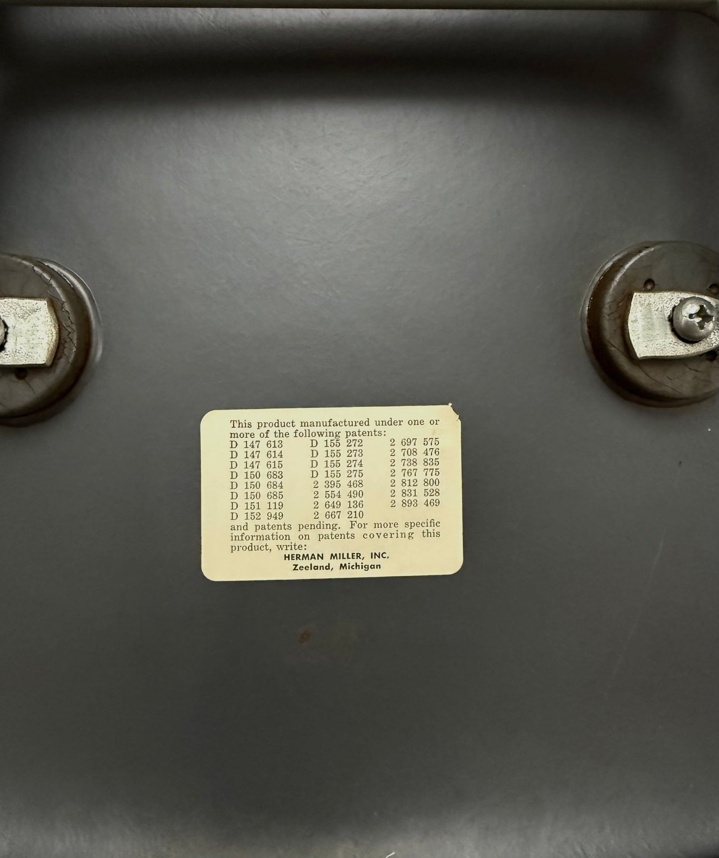 Paire de chaises d'appoint DSX rembourrées en fibre de verre de Charles & Ray Eames pour Herman Miller