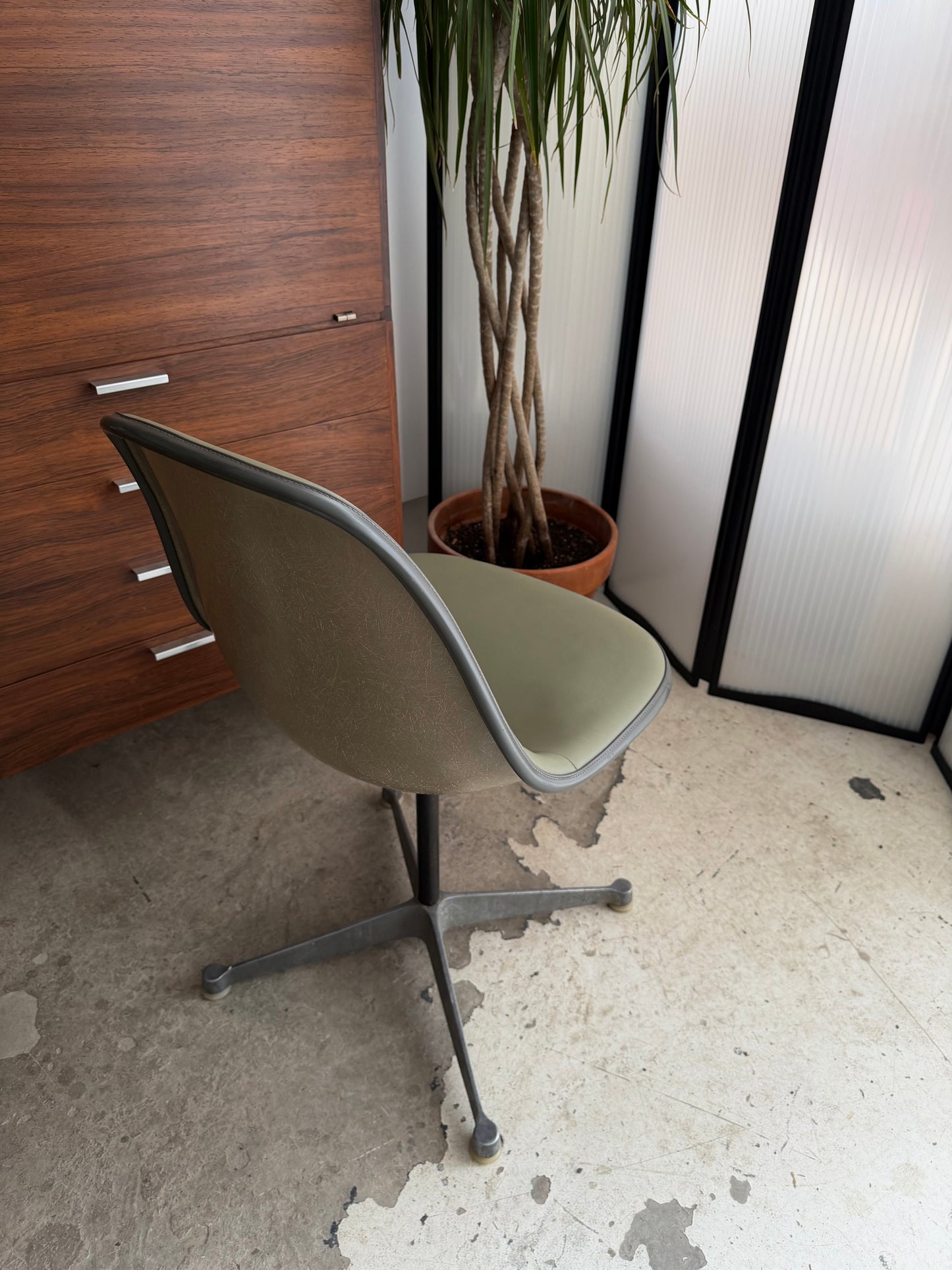 Eames PSC side chair by Charles & Ray Eames for Herman Miller