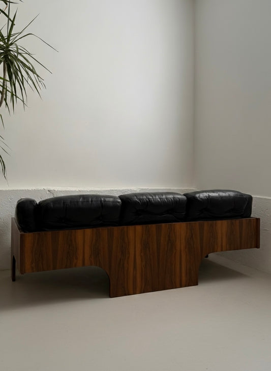 Orilio sofa by Claudi Salocchi for Sormani