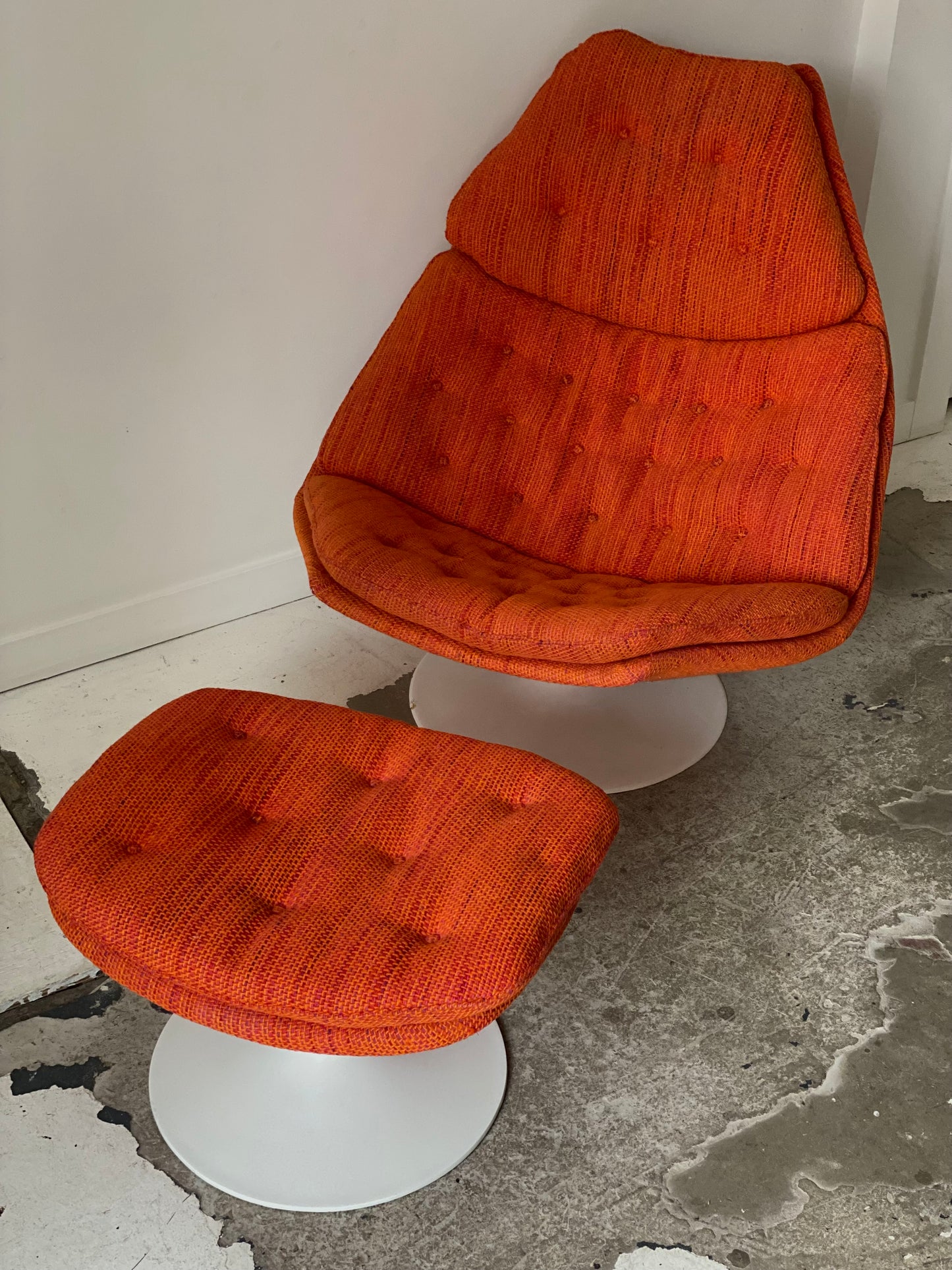 F588 lounge chair and ottoman by Geoffrey Harcourt for Artifort