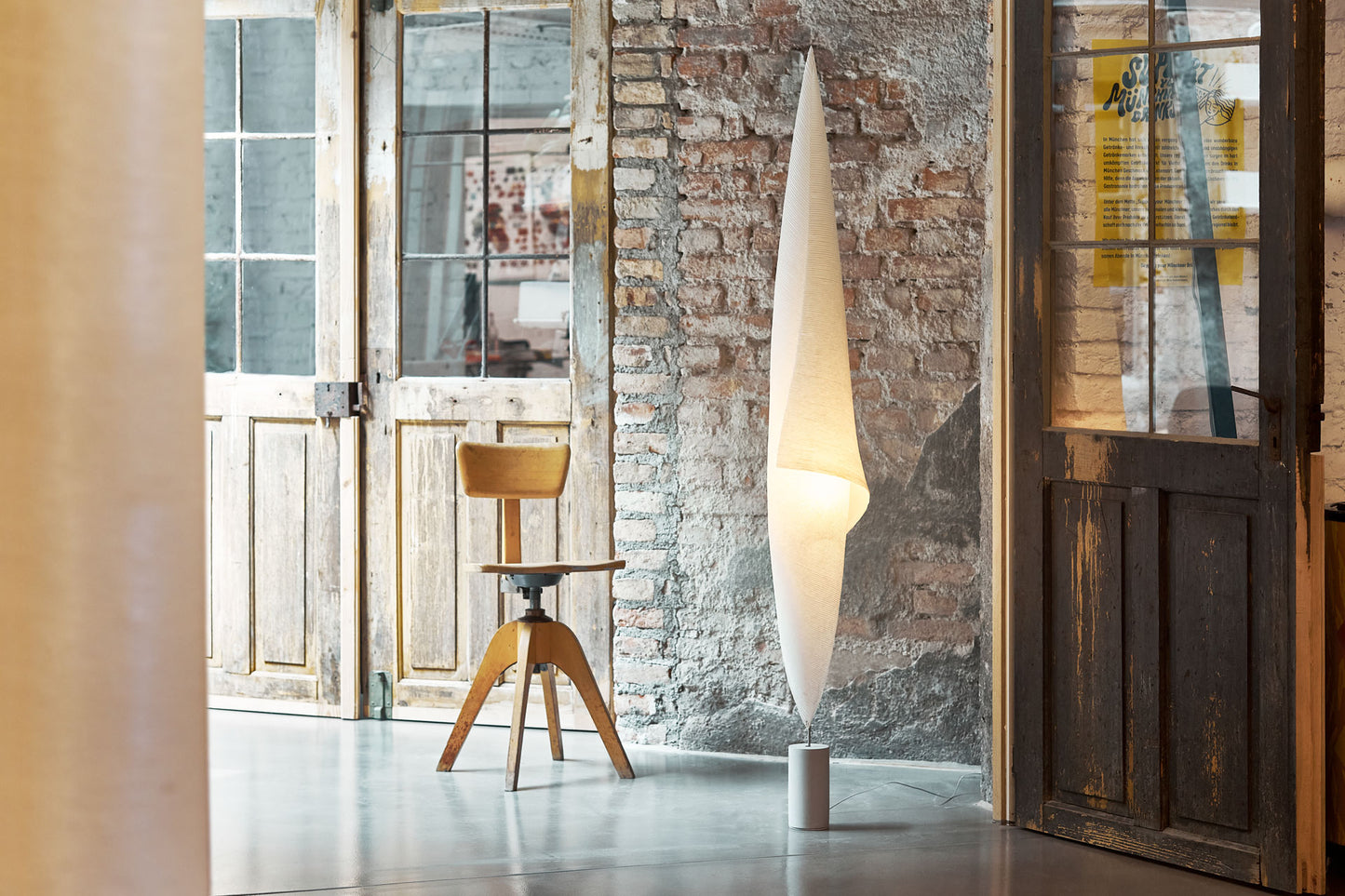 Wo-Tom-Bu Floor Lamp