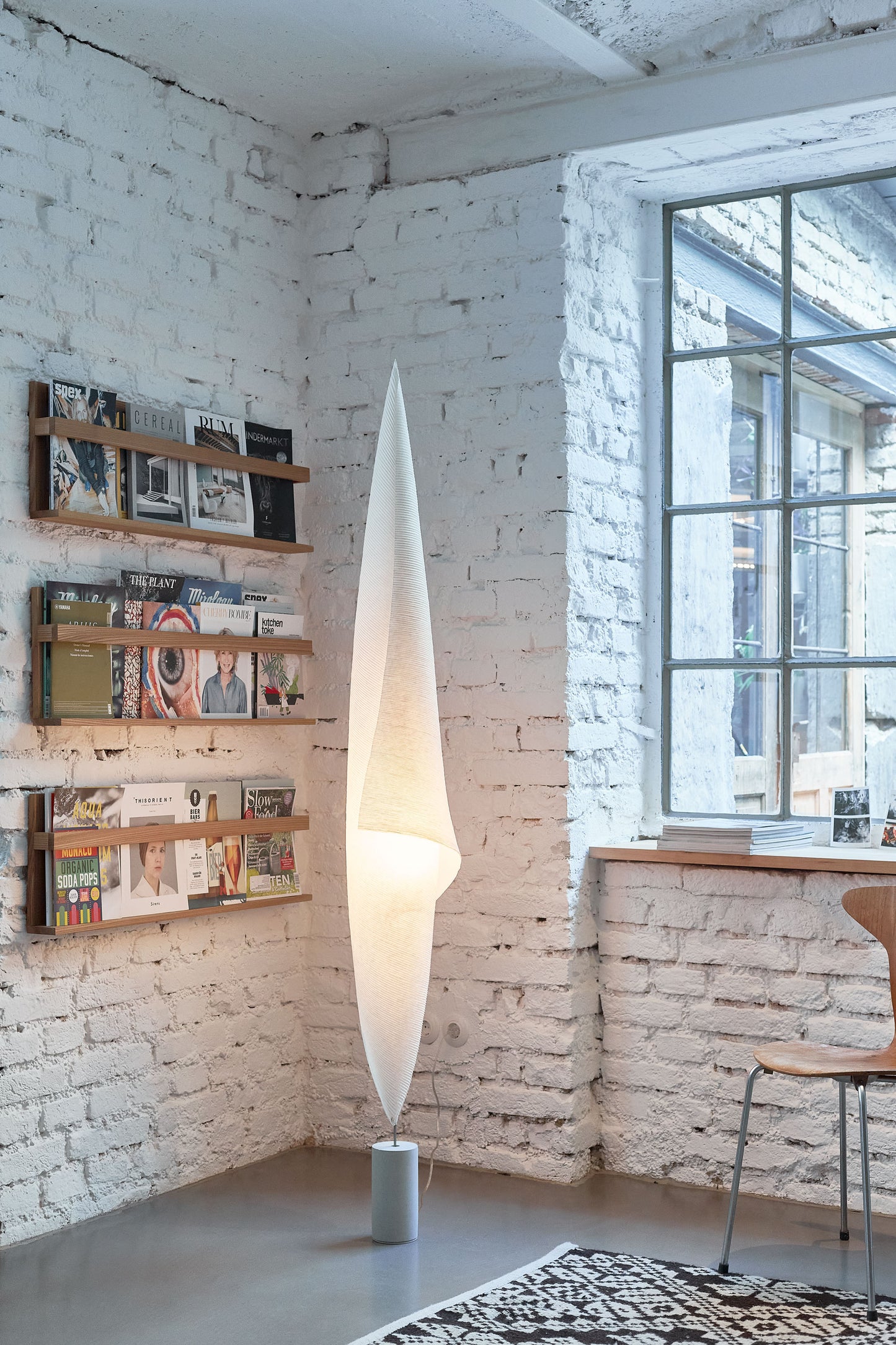 Wo-Tom-Bu Floor Lamp