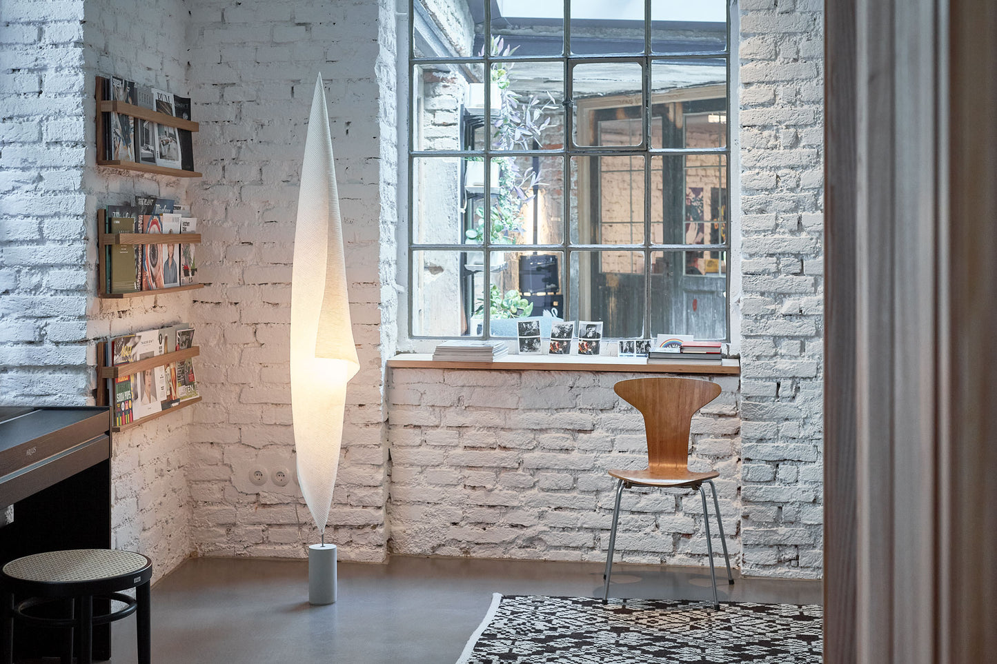 Wo-Tom-Bu Floor Lamp