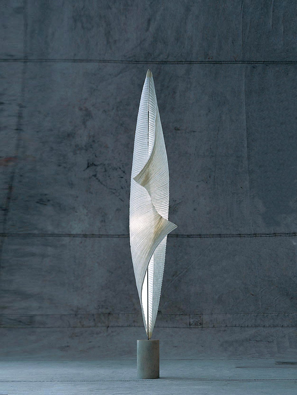Wo-Tom-Bu Floor Lamp