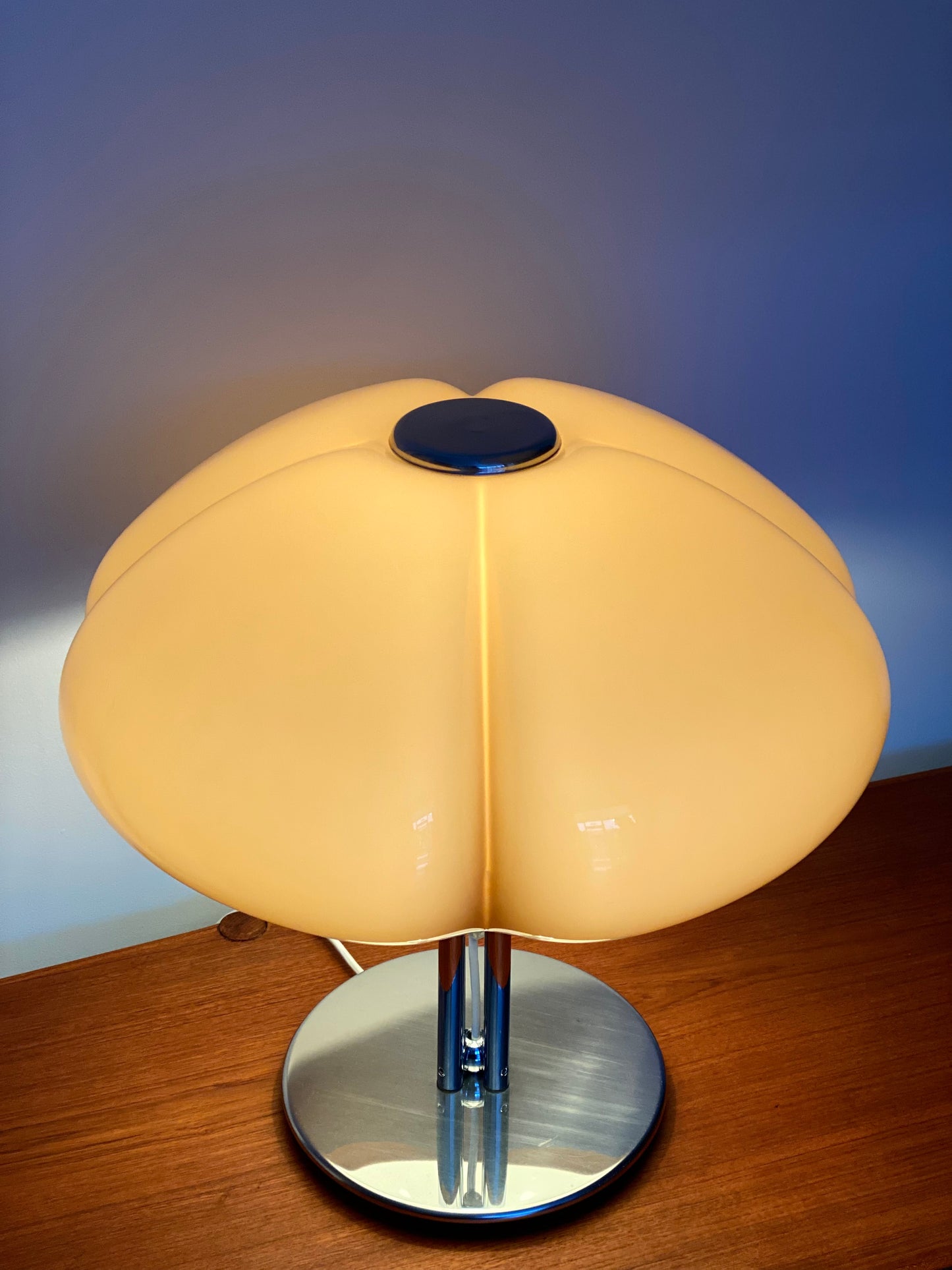 Quadrifoglio table lamp by Gae Aulenti for iGuzzini