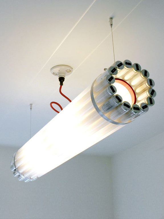 Lampe à tube recyclé par Castor
