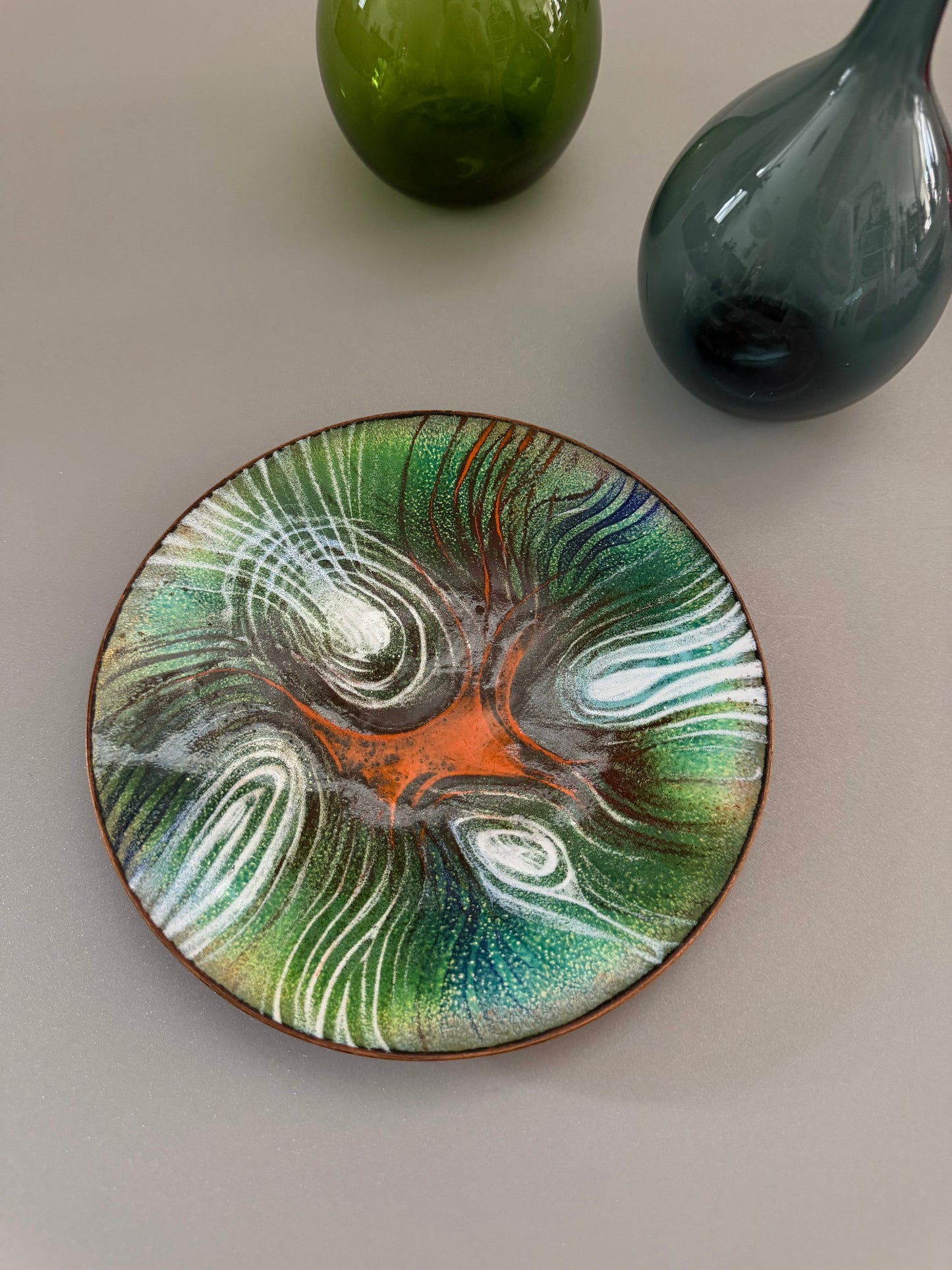Enameled plate