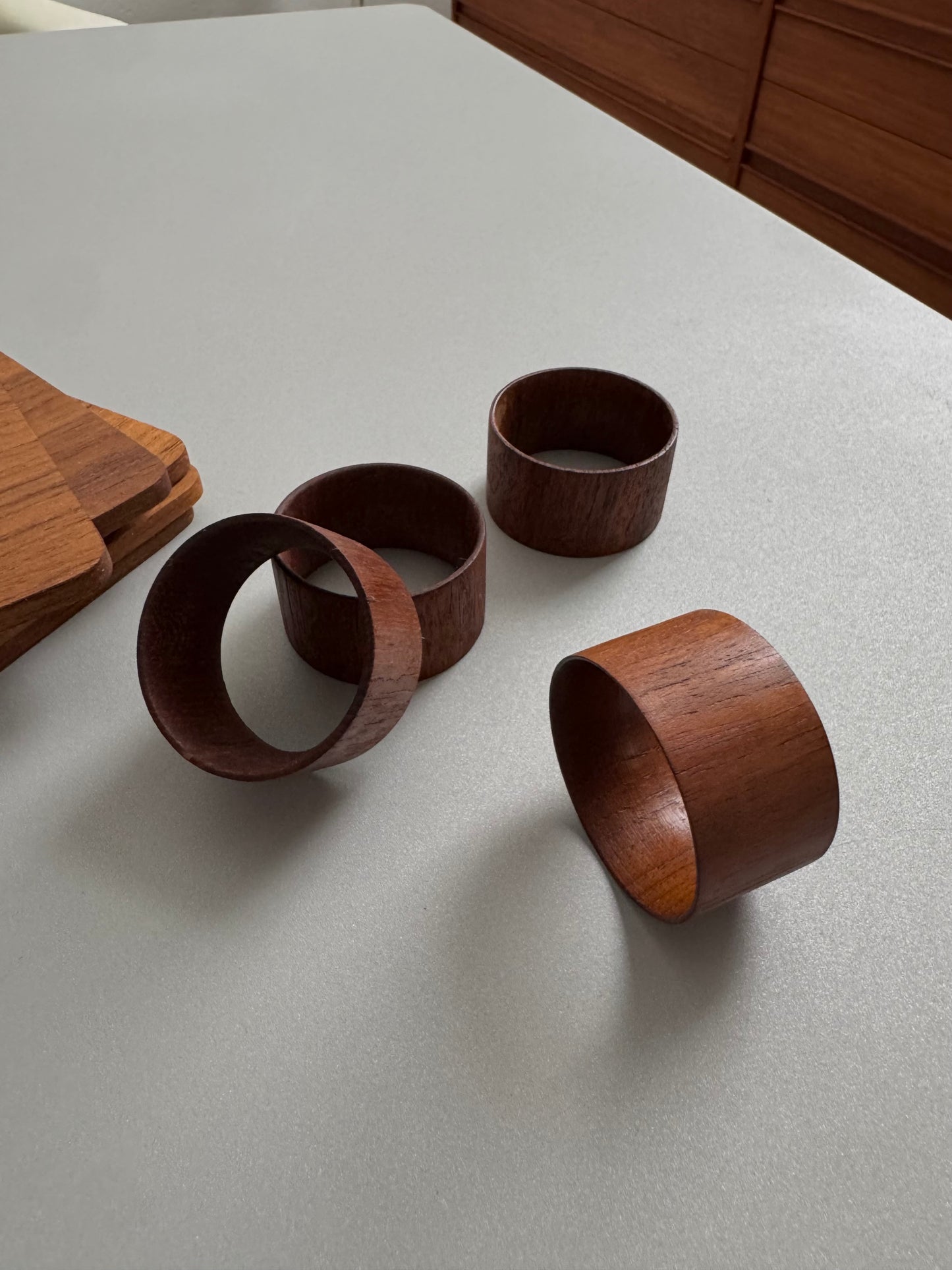 Set of 4 teak napkin rings