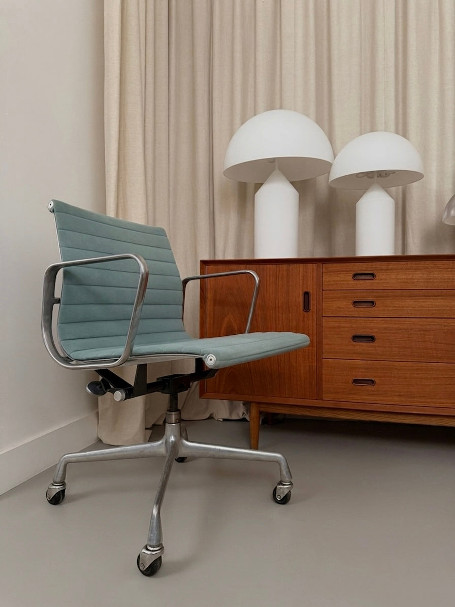 Management office chairs by Charles & Ray Eames for Herman Miller