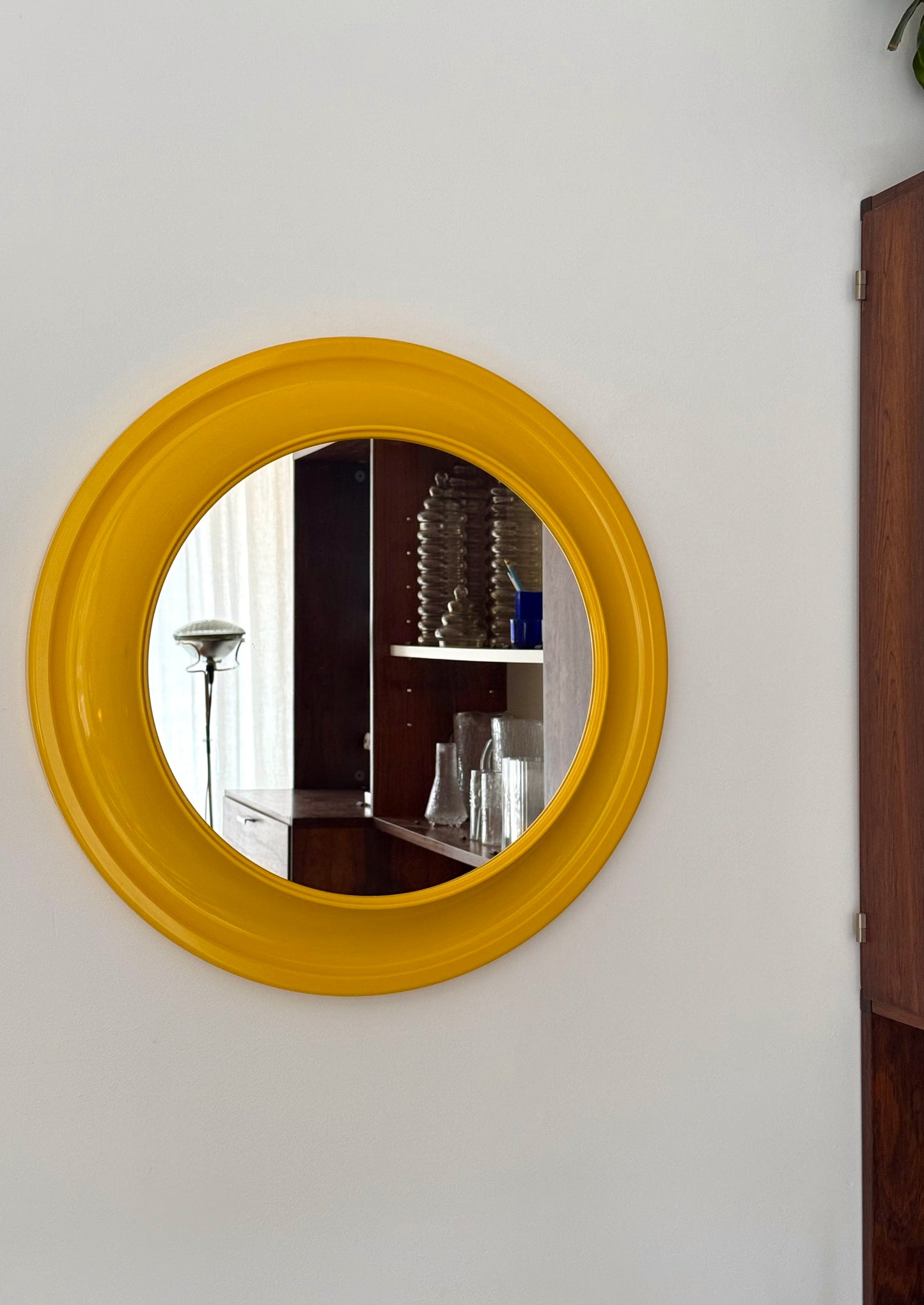 Round plastic mirror by Cattaneo