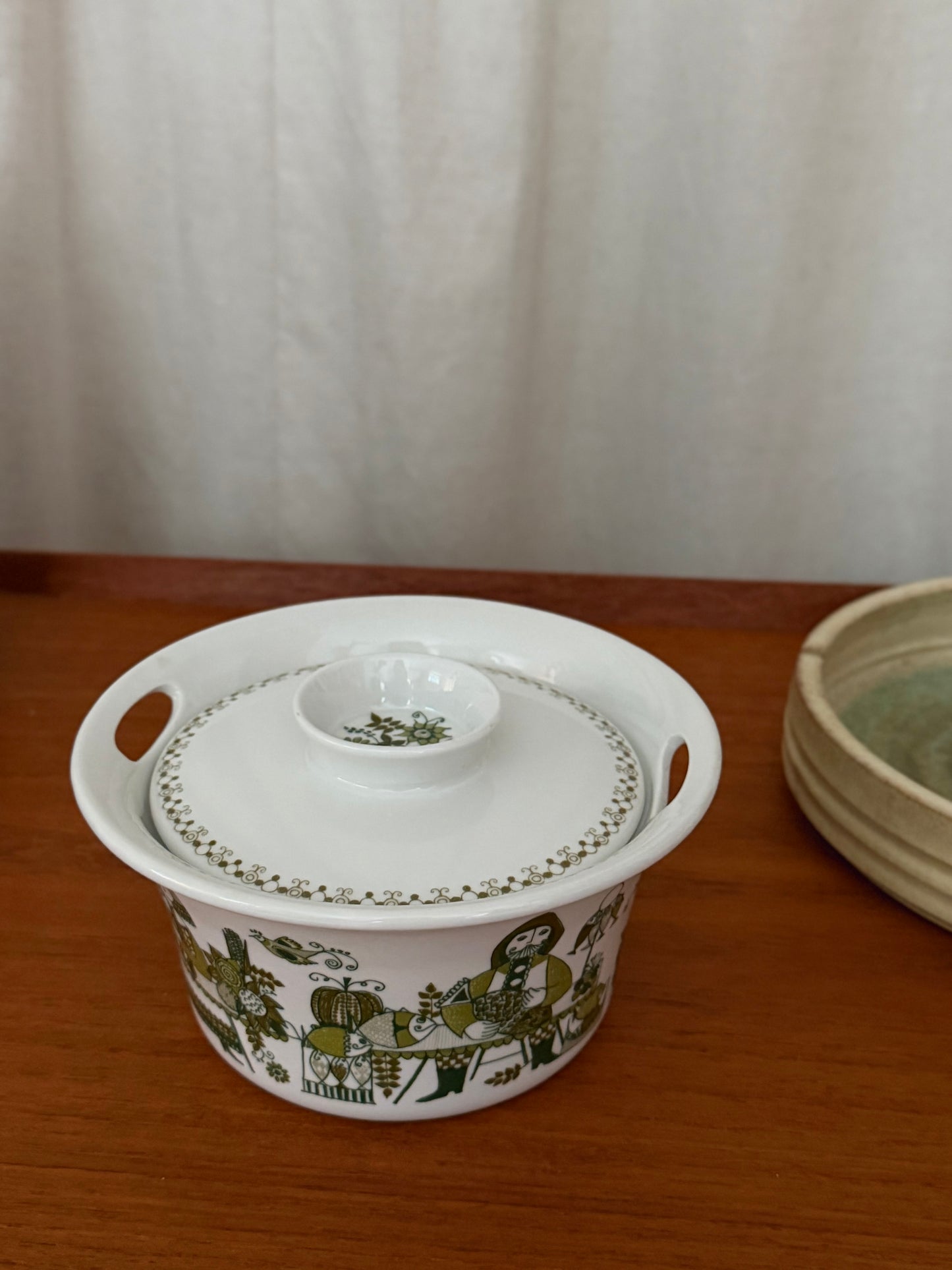 Small casserole by Turi Gramstad Oliver for Figgo Flint