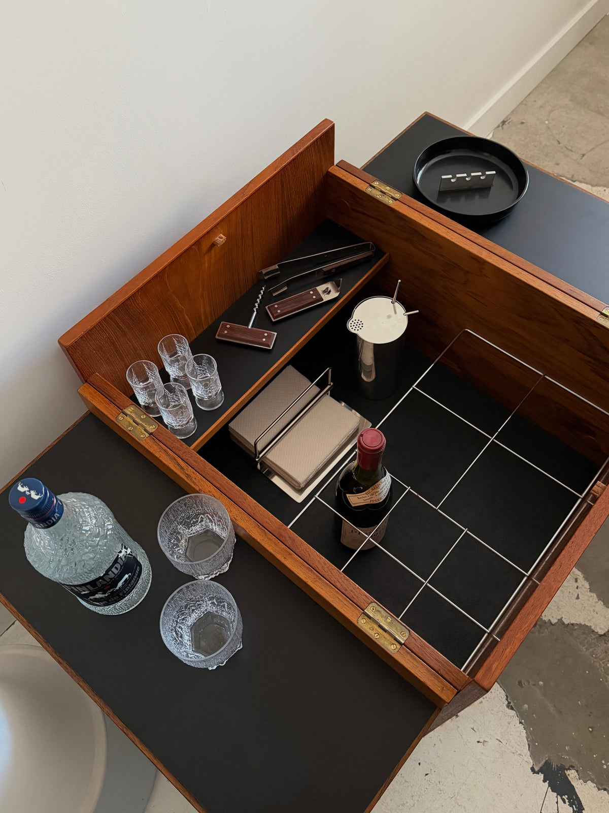 Rolling teak bar cabinet by Randers Møbelfabrik
