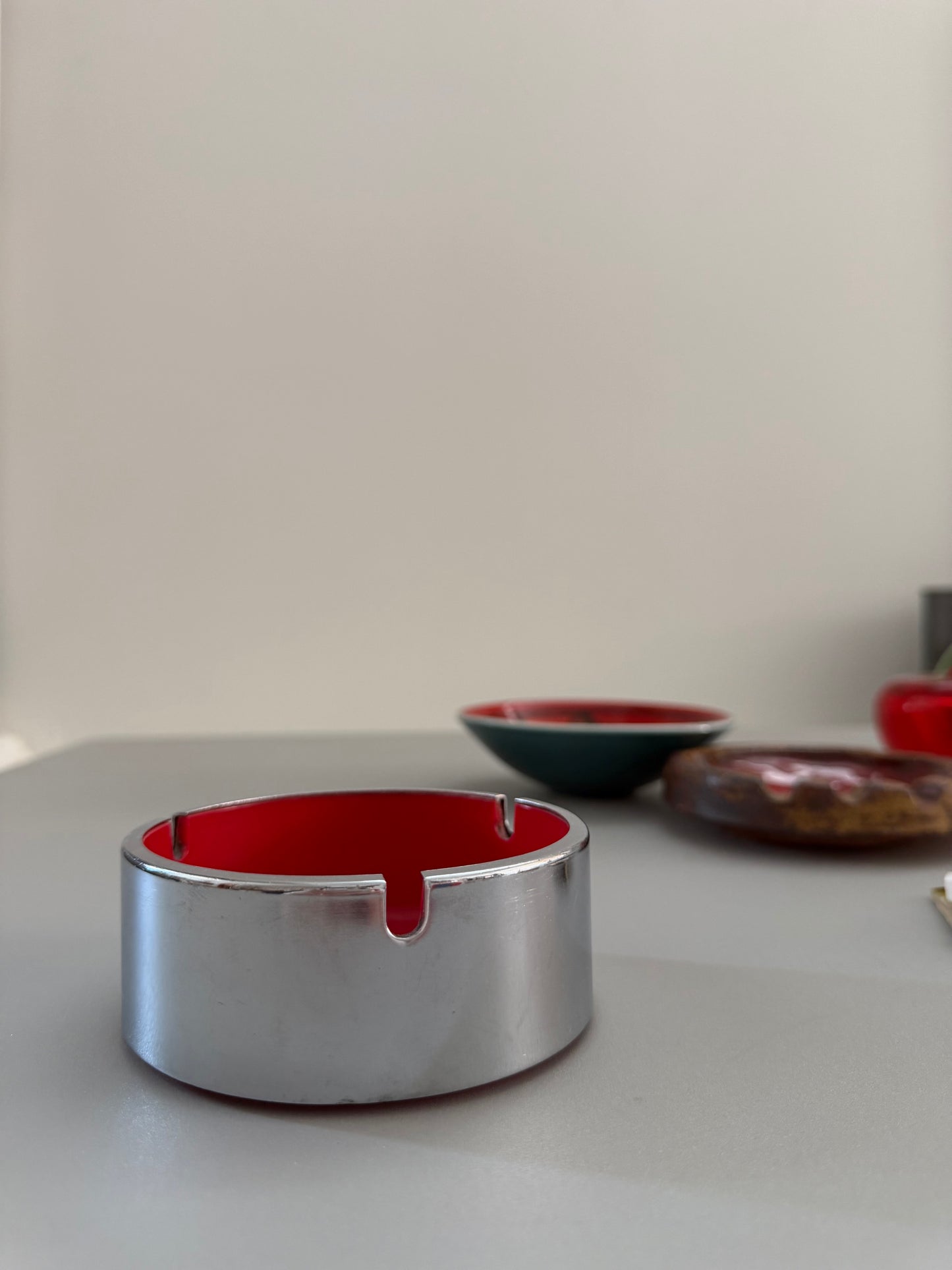 Round ashtray by Isamu Kenmochi