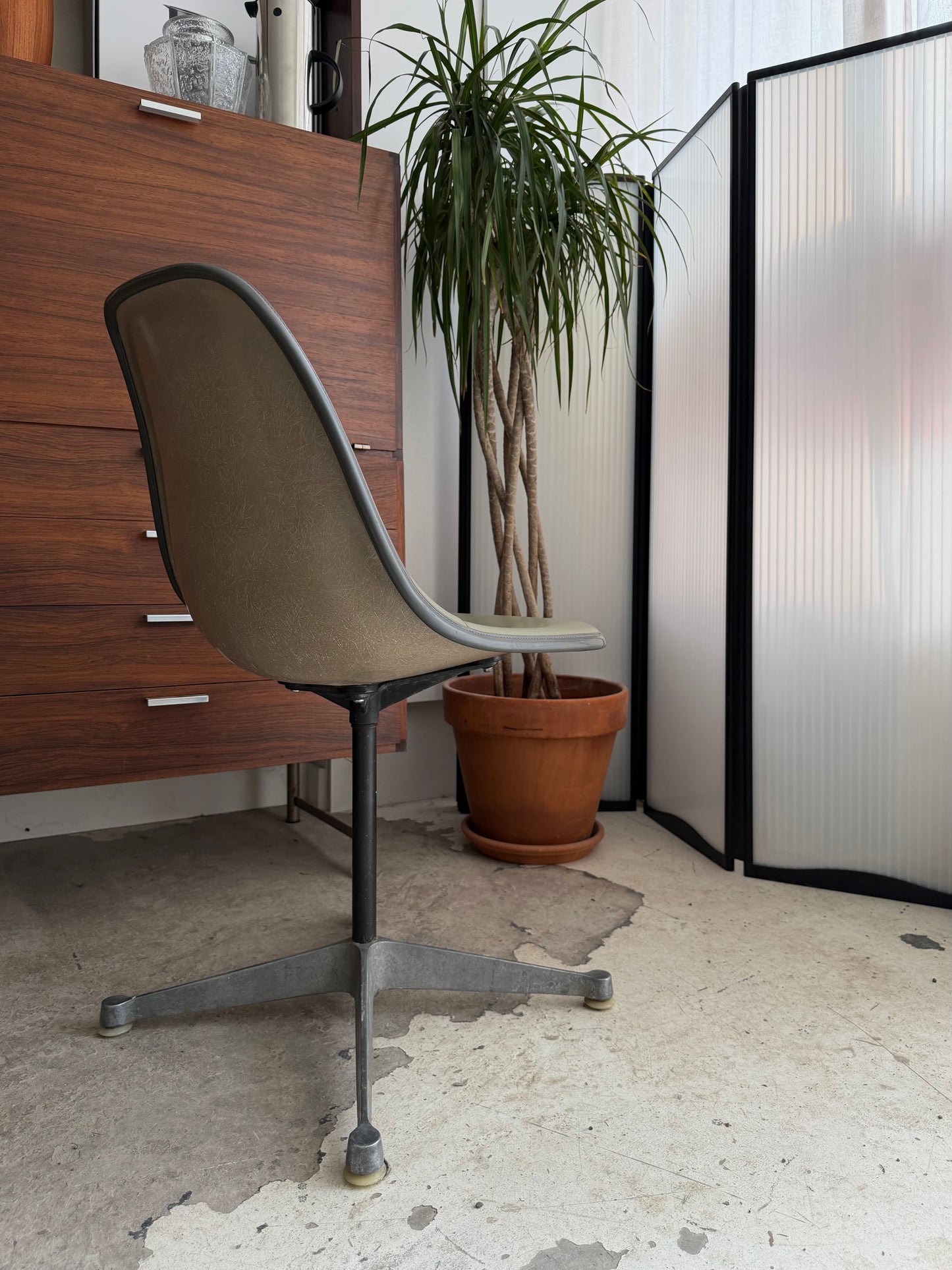 Eames PSC side chair by Charles & Ray Eames for Herman Miller