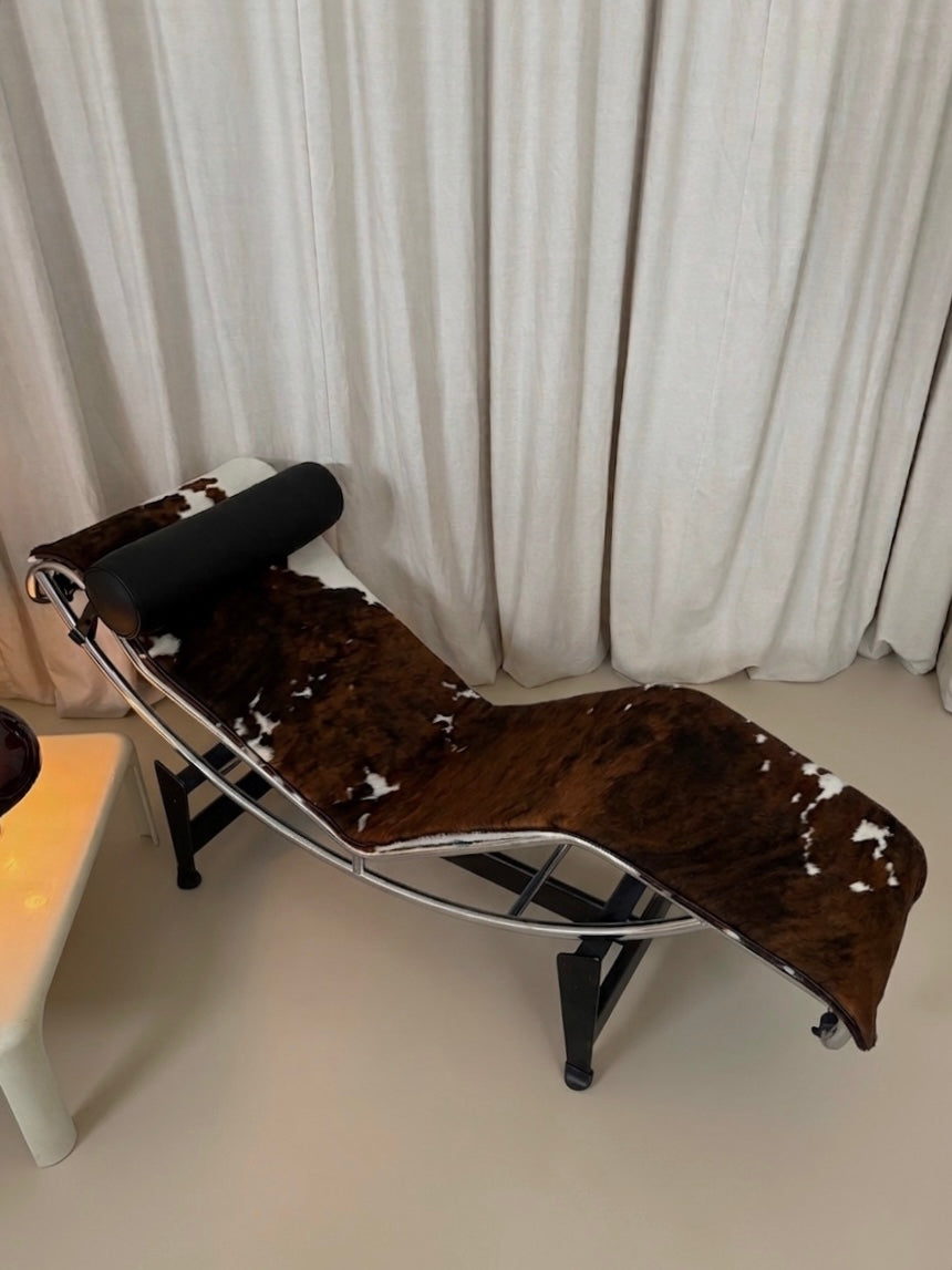 LC4 chaise lounge by Le Corbusier, Pierre Jeanneret and Charlotte Perriand for Cassina