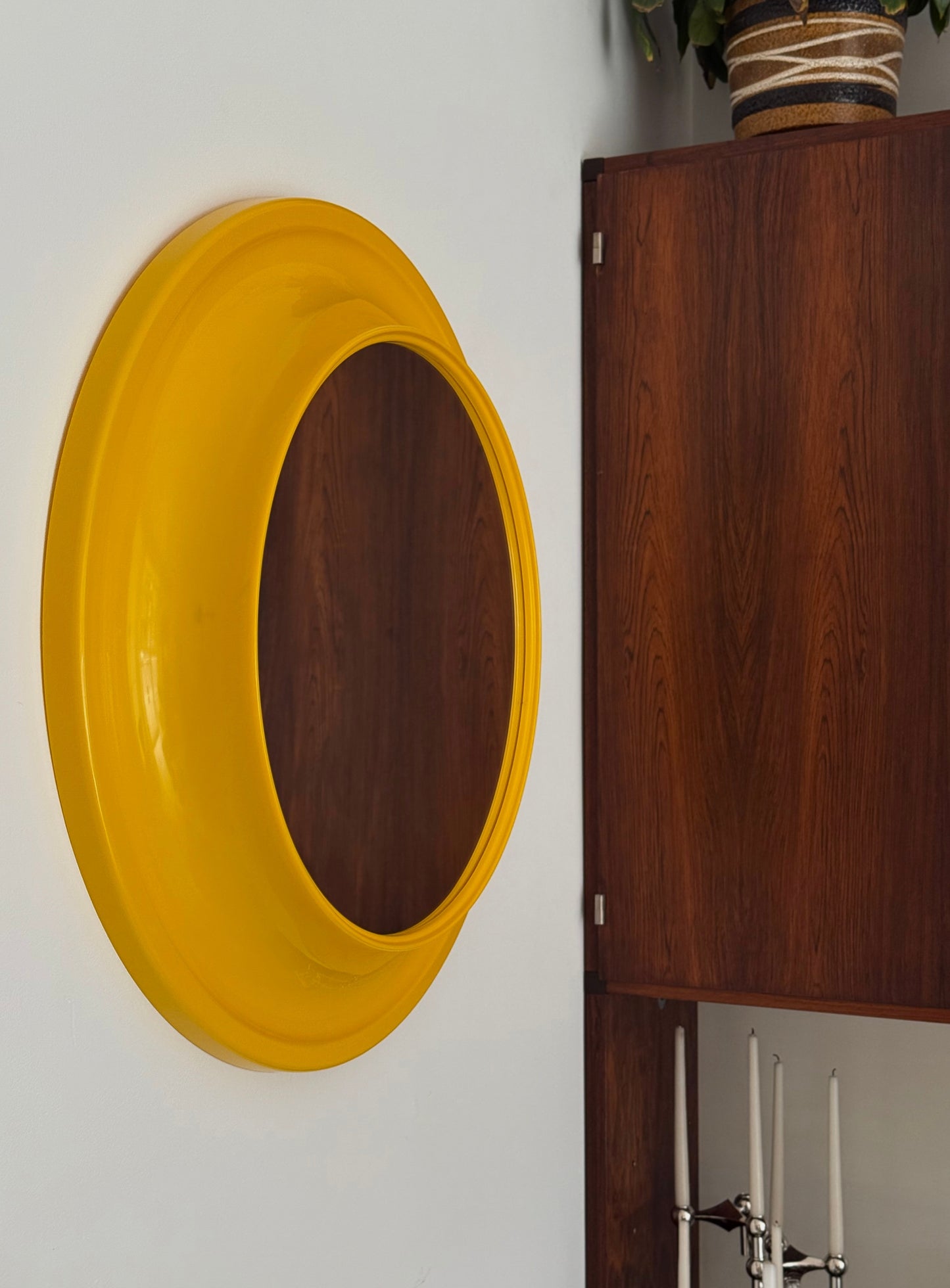 Round plastic mirror by Cattaneo