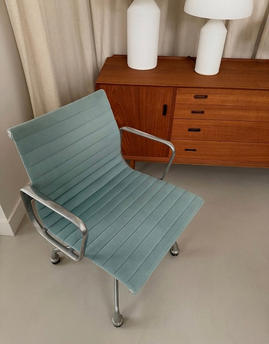 Management office chairs by Charles & Ray Eames for Herman Miller