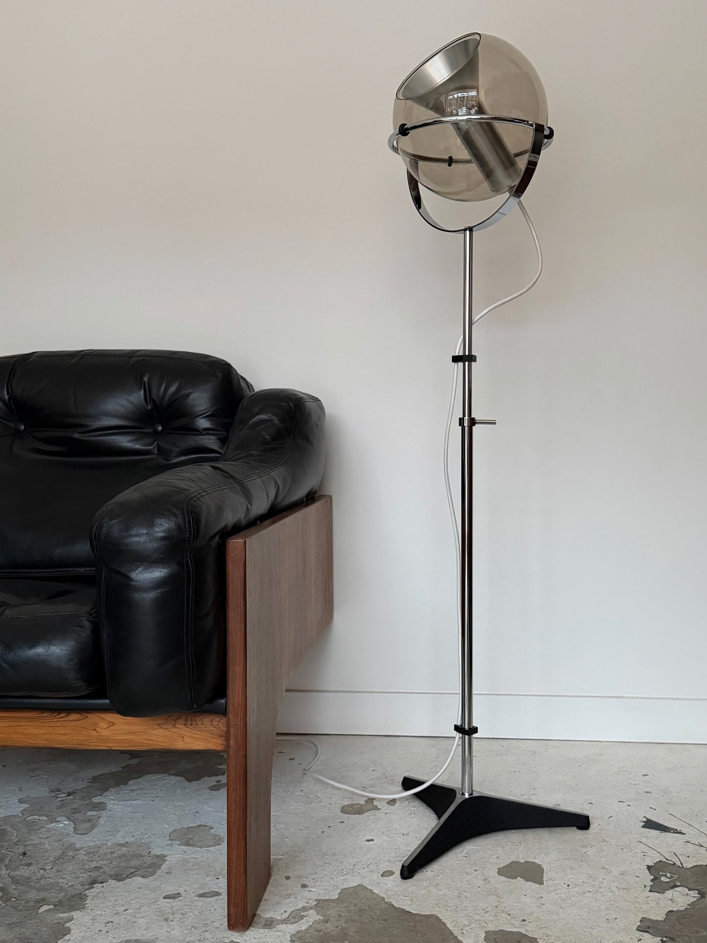 D-200 Globe floor lamp by Frank Ligtelijn for Raak Lichtarchitectuur