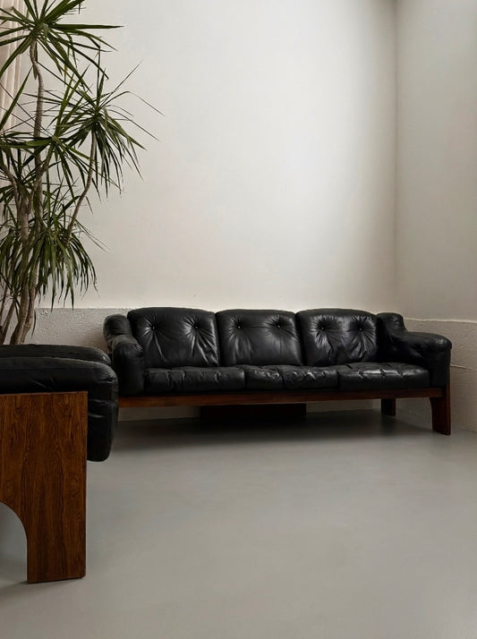 Orilio sofa by Claudi Salocchi for Sormani