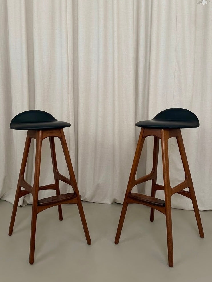 Pair of bar stools by Erik Buch for Oddense Maskinsnedkeri A/S