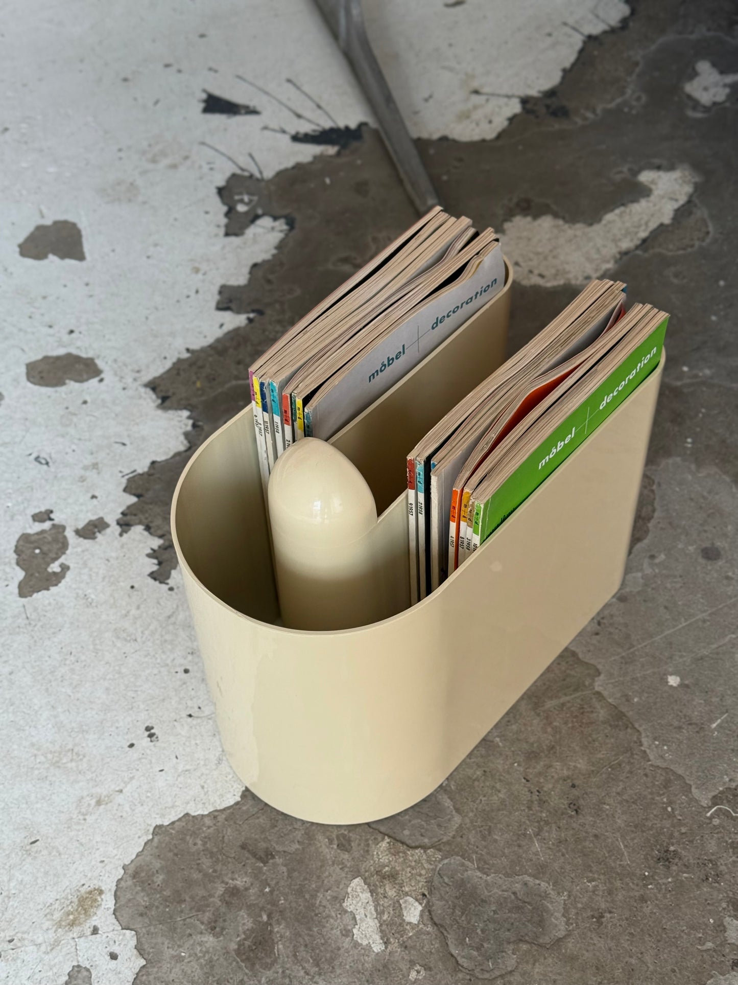 Magazine rack by Rodolfo Bonetto for Vastill