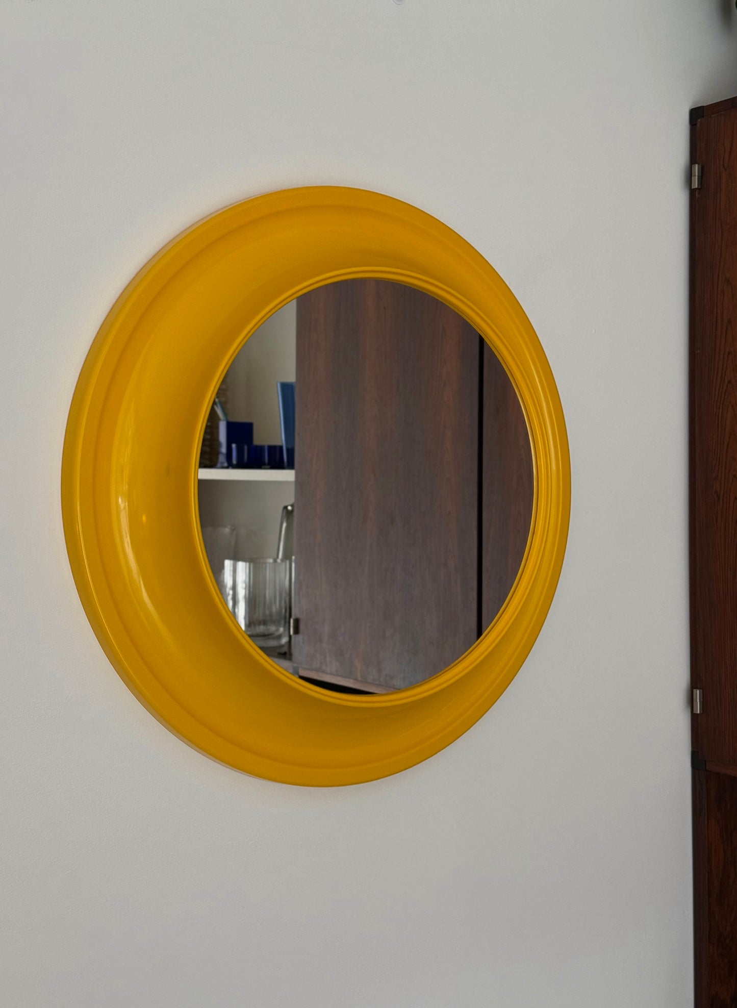 Round plastic mirror by Cattaneo