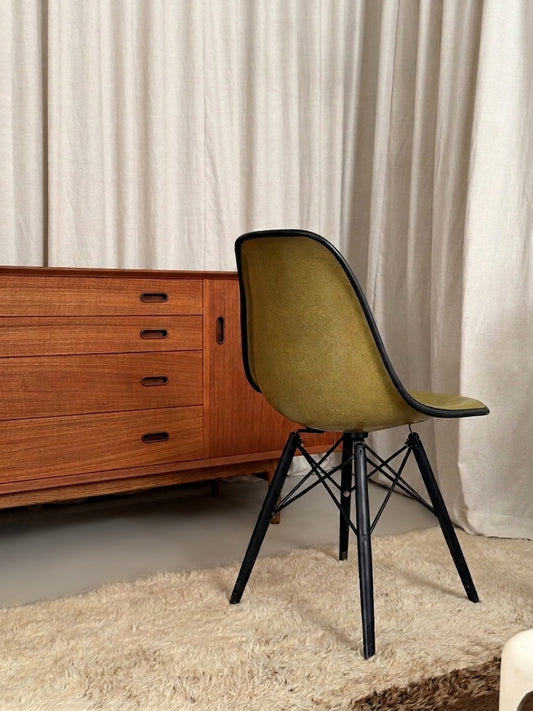 Eames DSW side chair by Charles & Ray Eames for Herman Miller