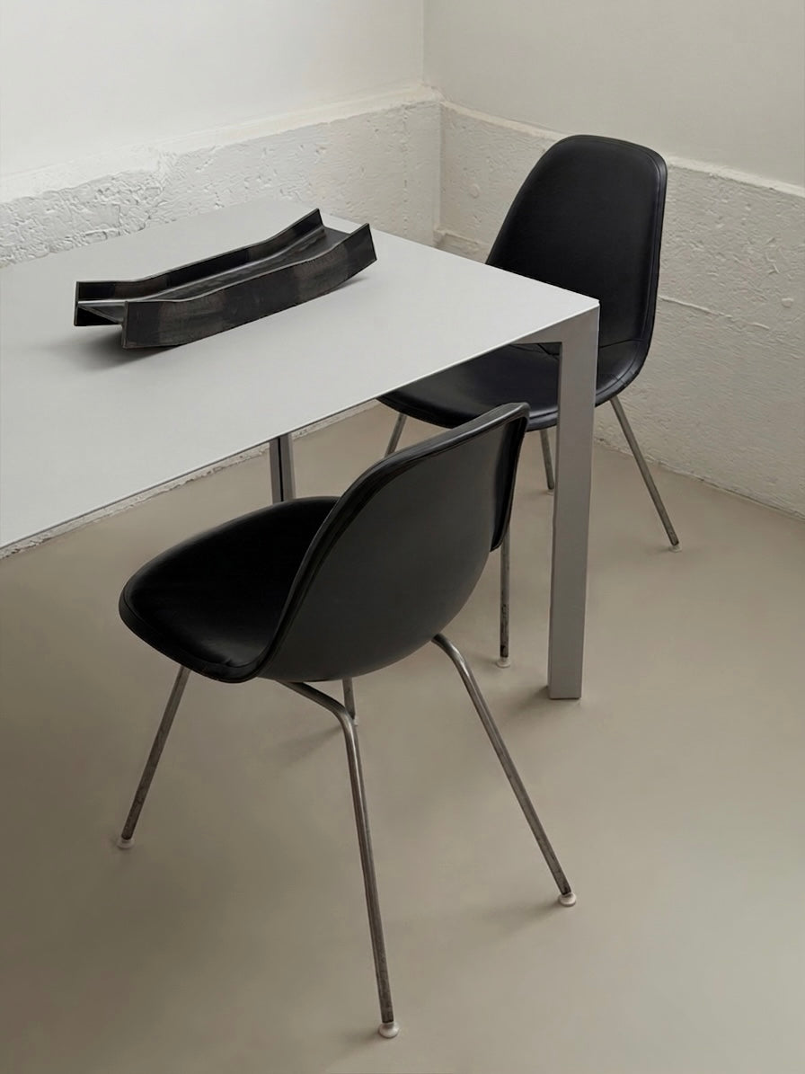 Paire de chaises d'appoint DSX rembourrées en fibre de verre de Charles & Ray Eames pour Herman Miller