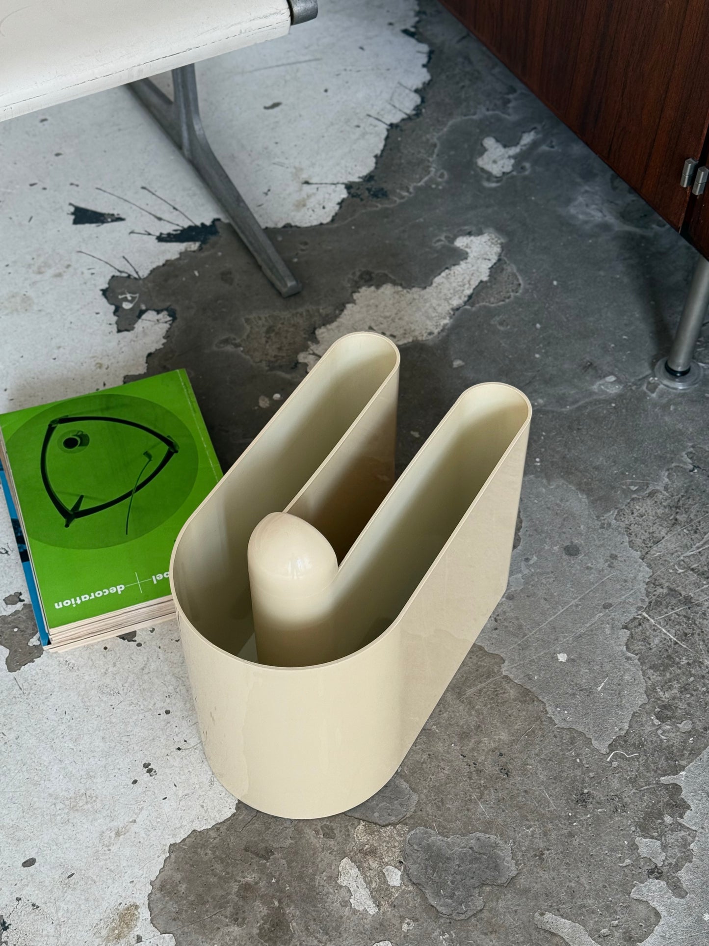 Magazine rack by Rodolfo Bonetto for Vastill