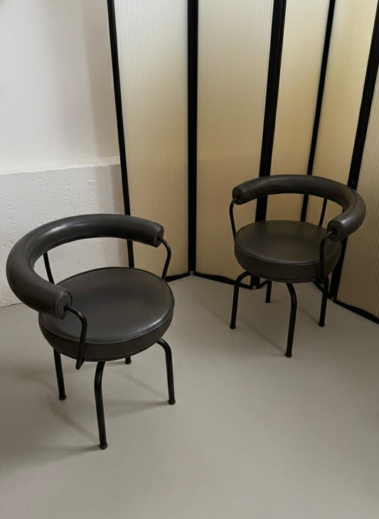 LC7 Fauteuil Tournant chair by Charlotte Perriand for Cassina
