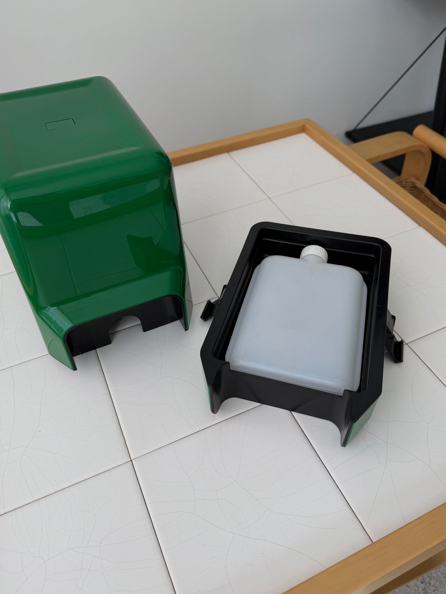 Refraîchisseur à vin en plastique isotherme « BYO » par Richard Carlson pour Décor