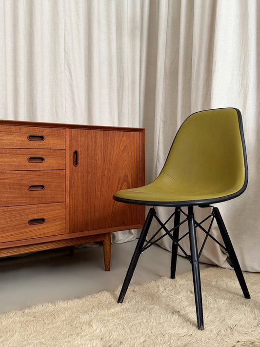 Eames DSW side chair by Charles & Ray Eames for Herman Miller