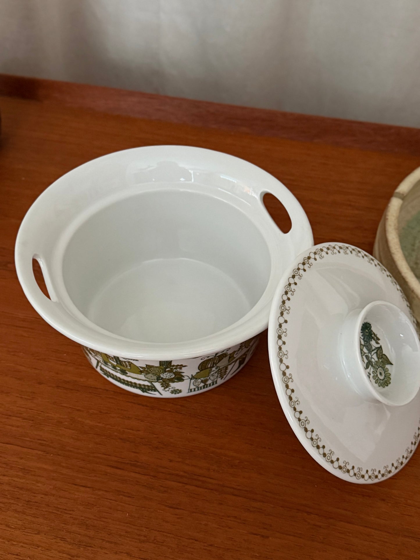 Small casserole by Turi Gramstad Oliver for Figgo Flint