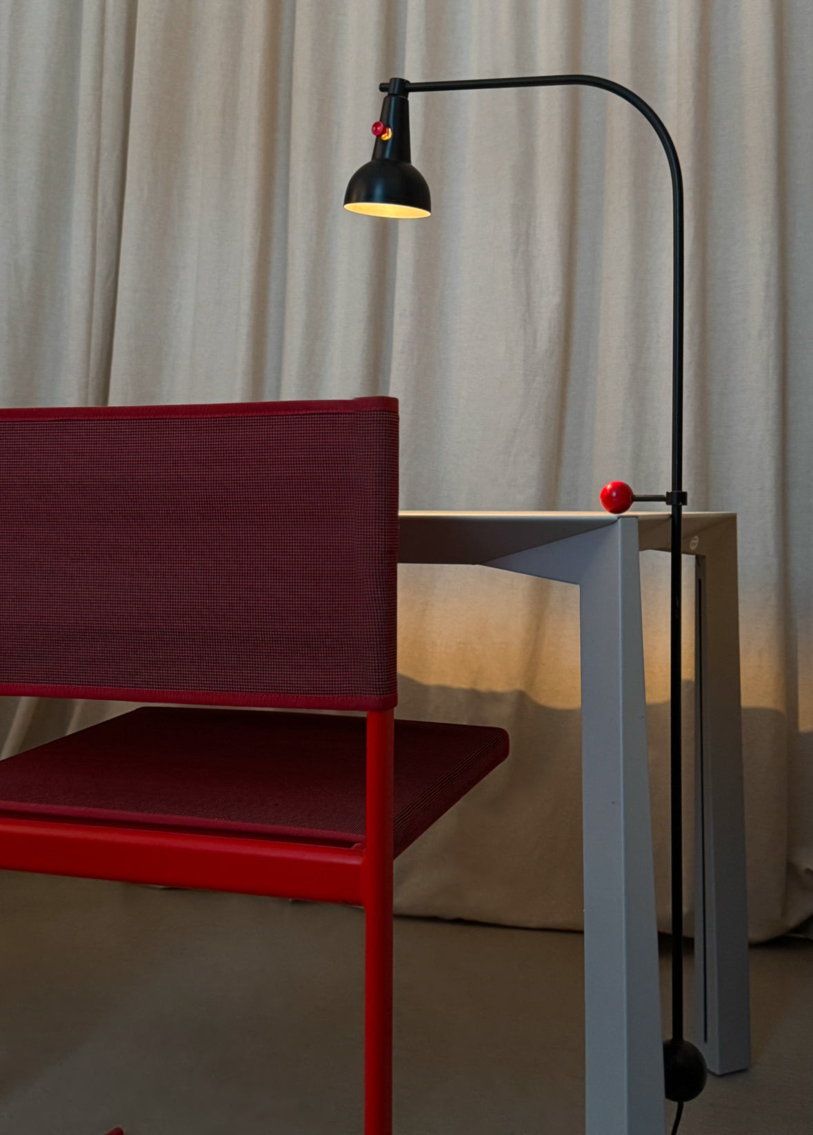 French counterweight table lamp