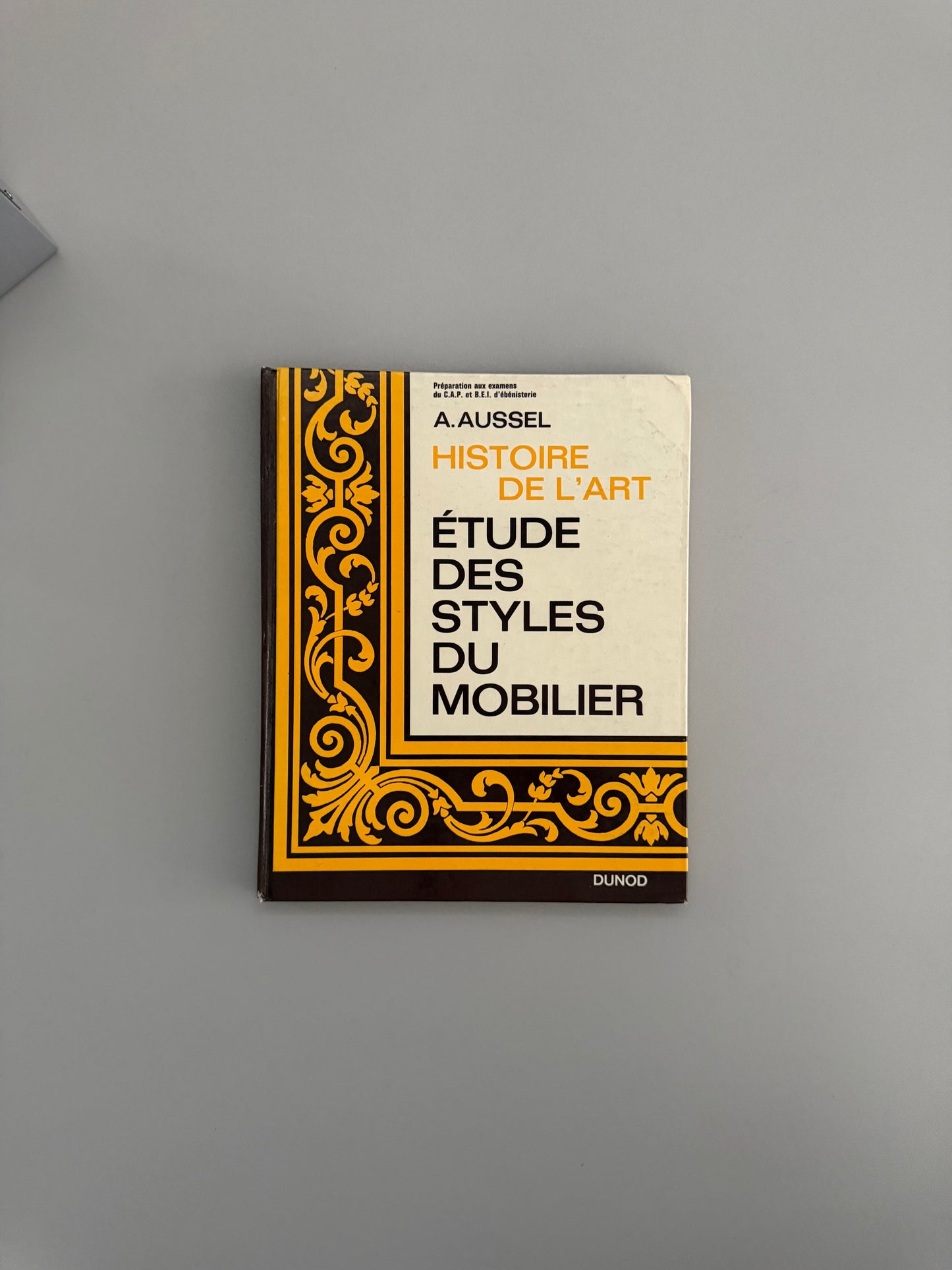 Étude des Styles du Mobilier