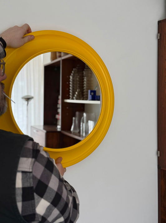 Round plastic mirror by Cattaneo