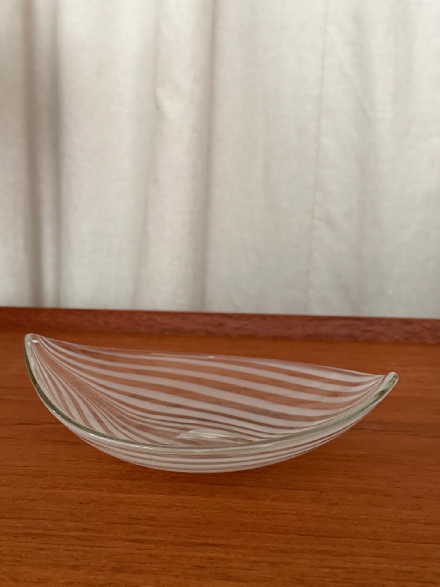 Glass bowl by Maija Carlson for Kumela