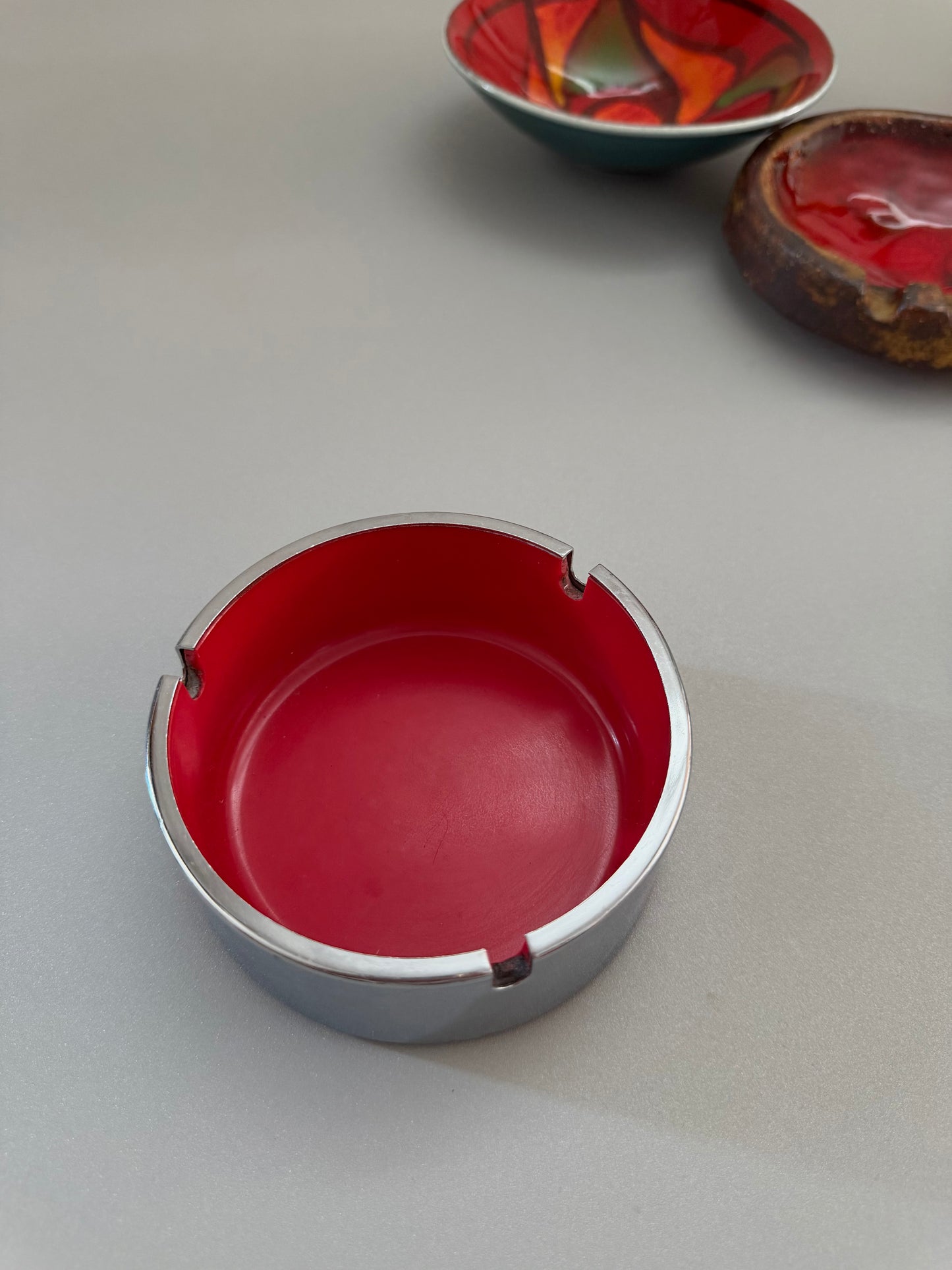 Round ashtray by Isamu Kenmochi