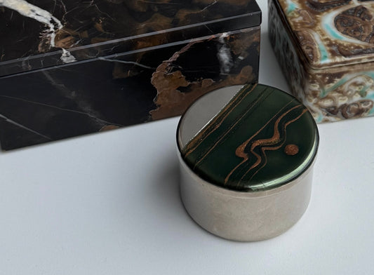 Coffret à bijoux en acier avec couvercle émaillé