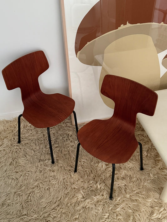 Pair of Hammer children's chairs by Arne Jacobsen for Fritz Hansen
