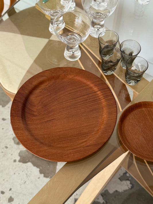 Medium round teak tray by Le Creuset