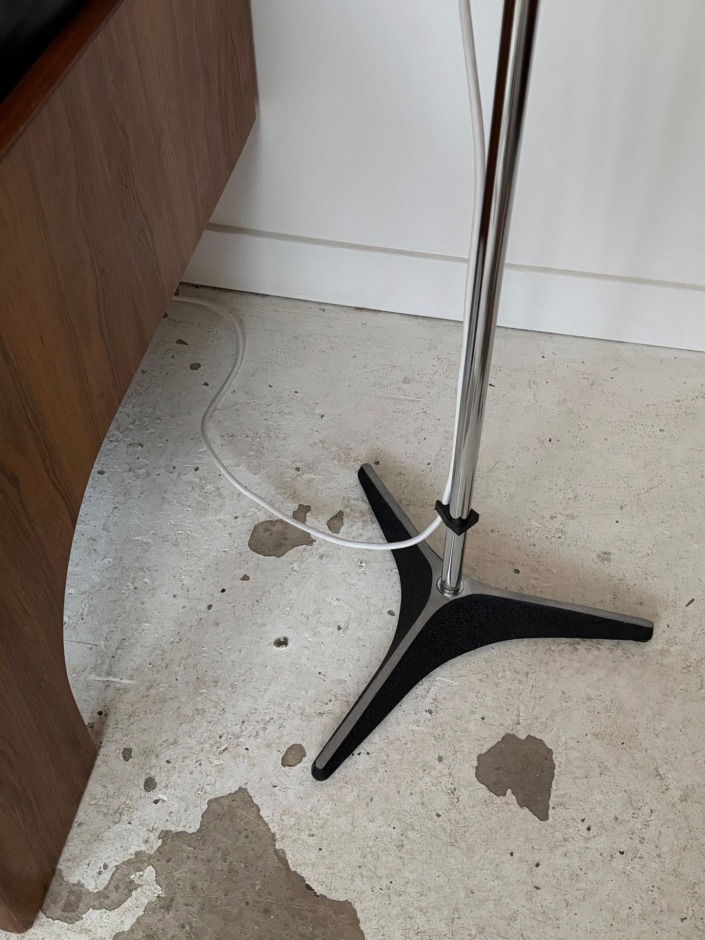 D-200 Globe floor lamp by Frank Ligtelijn for Raak Lichtarchitectuur