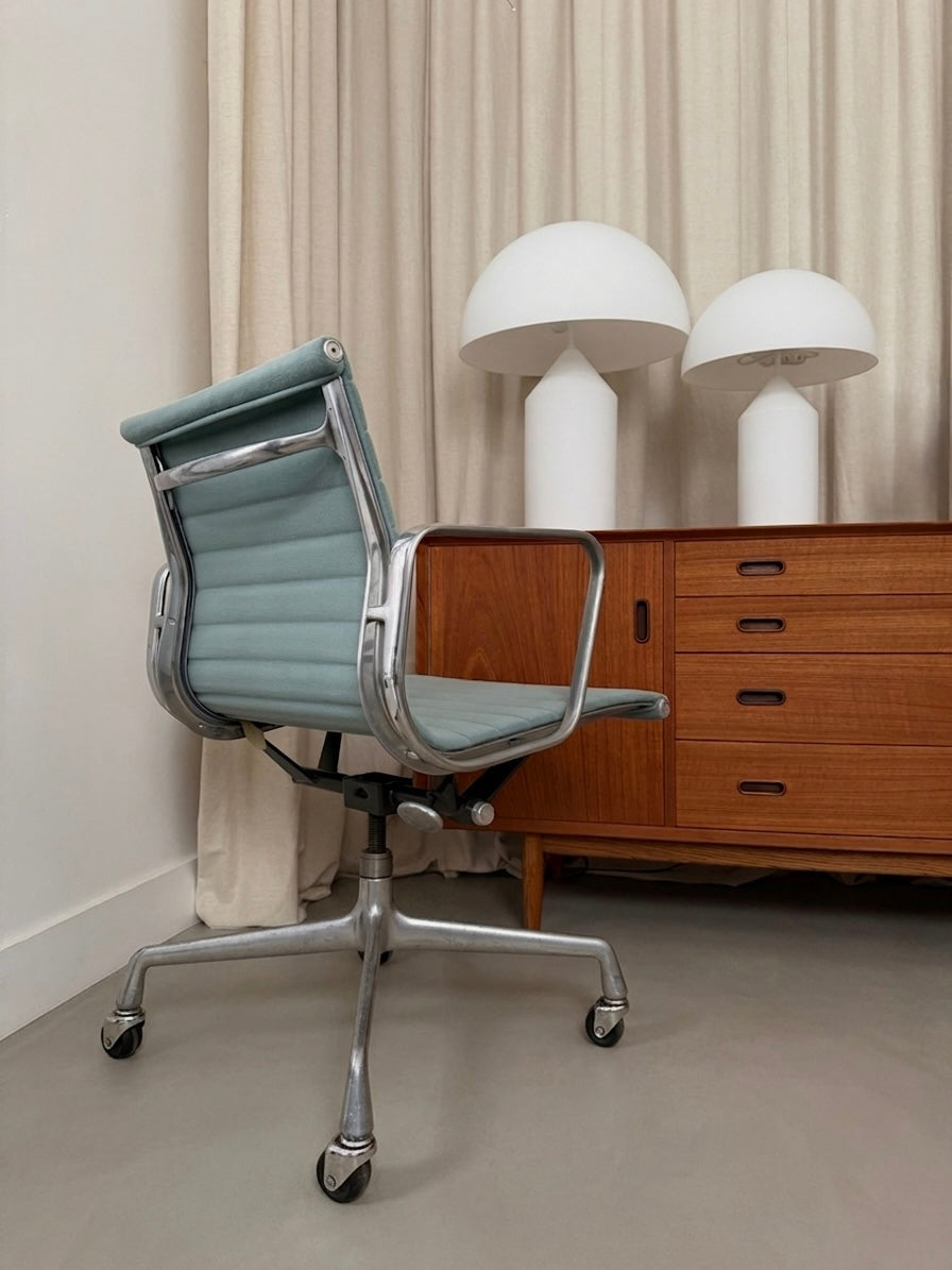 Management office chairs by Charles & Ray Eames for Herman Miller