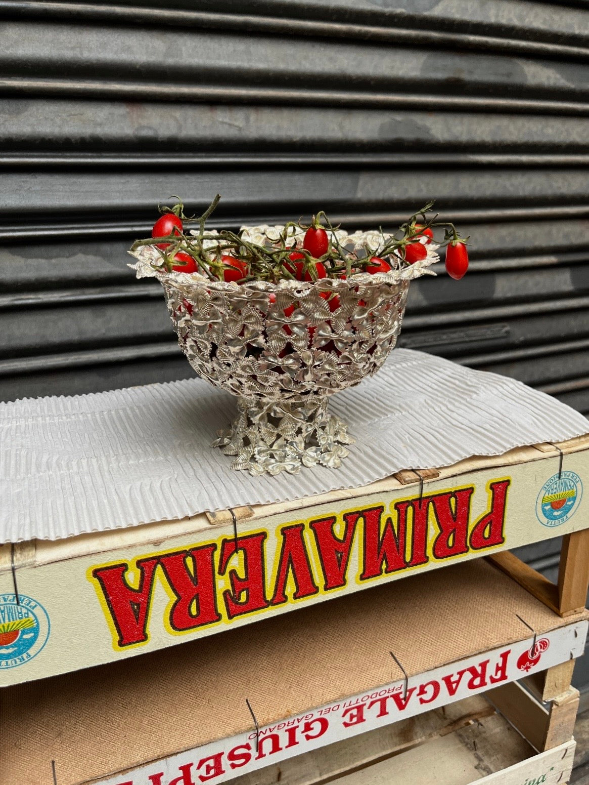 Farfalle rigate pedestal bowl