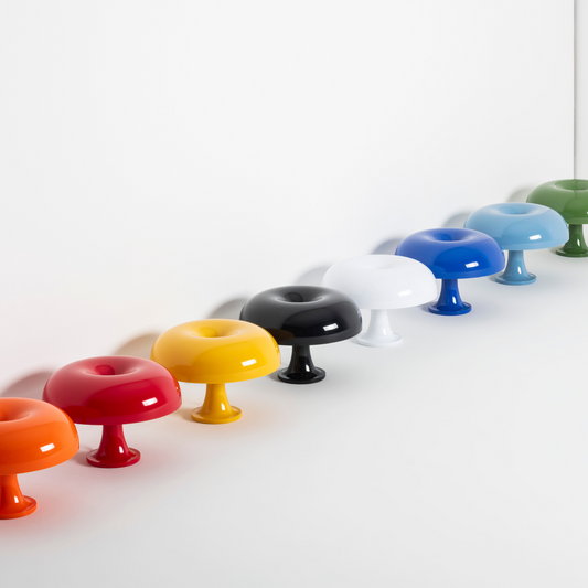 Table Nessino de Giancarlo Mattioli