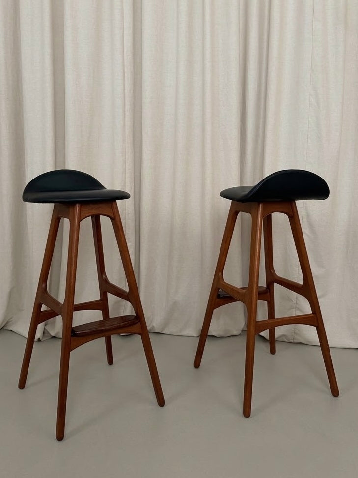 Pair of bar stools by Erik Buch for Oddense Maskinsnedkeri A/S