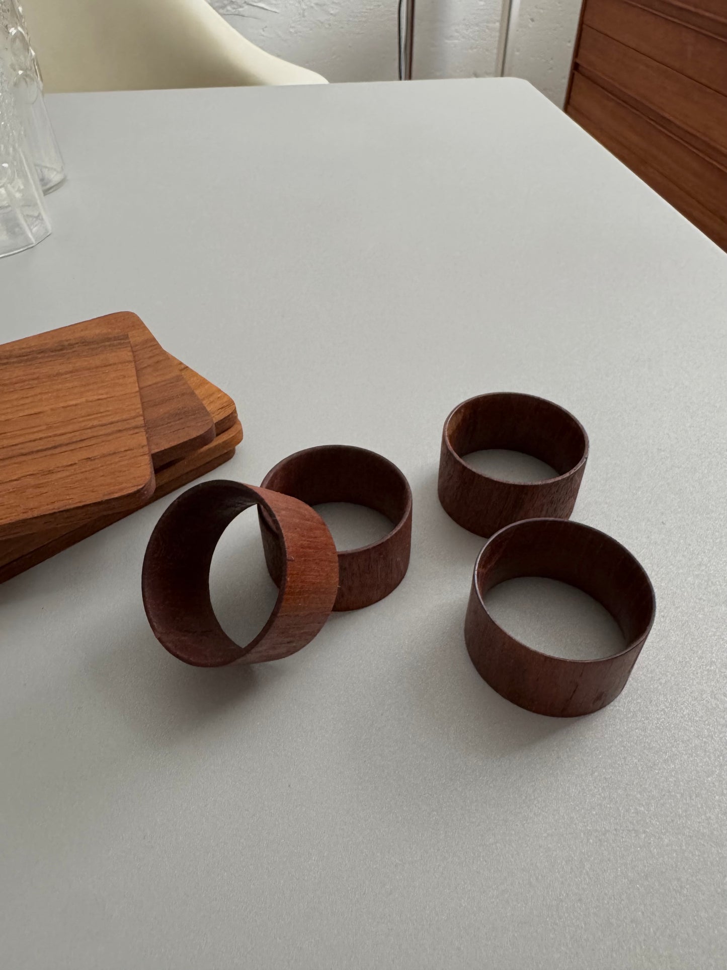 Set of 4 teak napkin rings