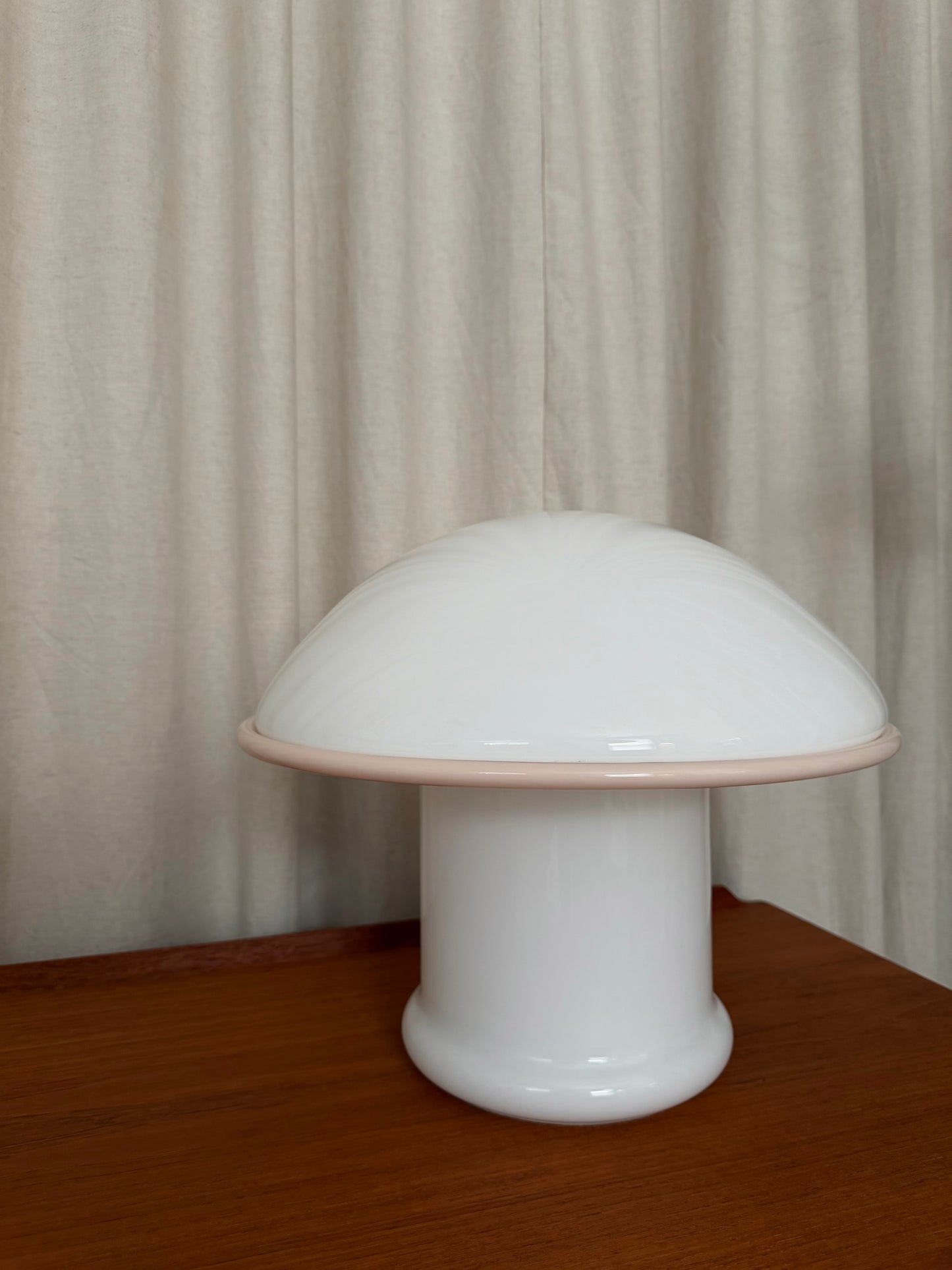 Mushroom table lamp by Vetri