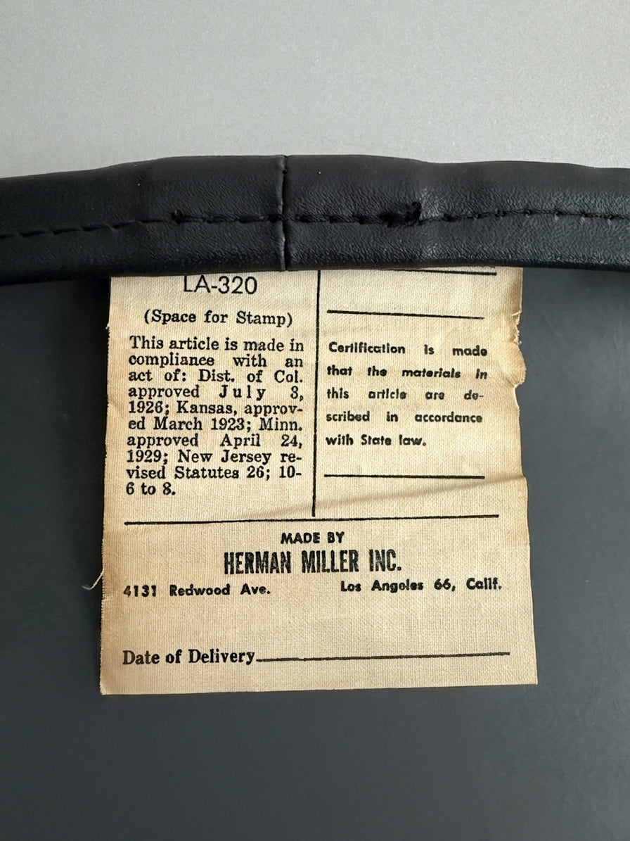 Paire de chaises d'appoint DSX rembourrées en fibre de verre de Charles & Ray Eames pour Herman Miller